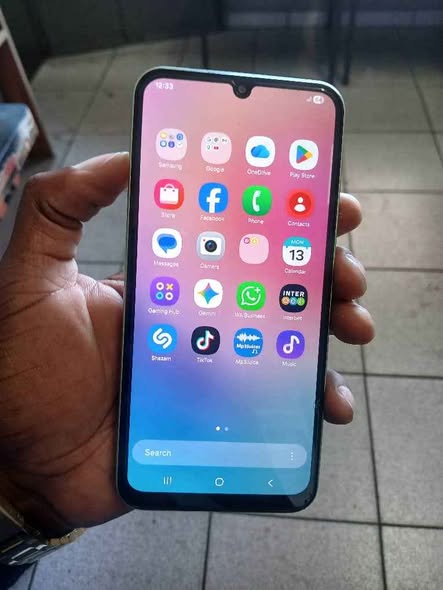 Samsung galaxy A24 photo 2