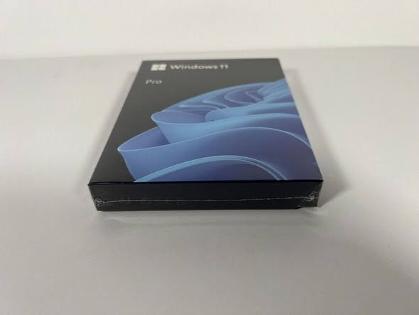 Microsoft Windows 11 Pro USB Box photo 2