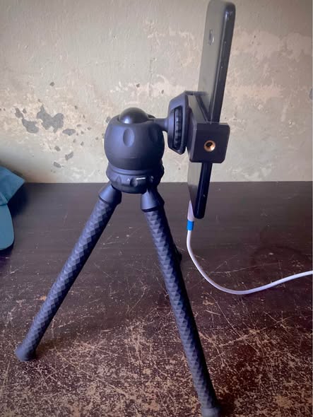 Camera Tripod (Phone Compatible) photo 2