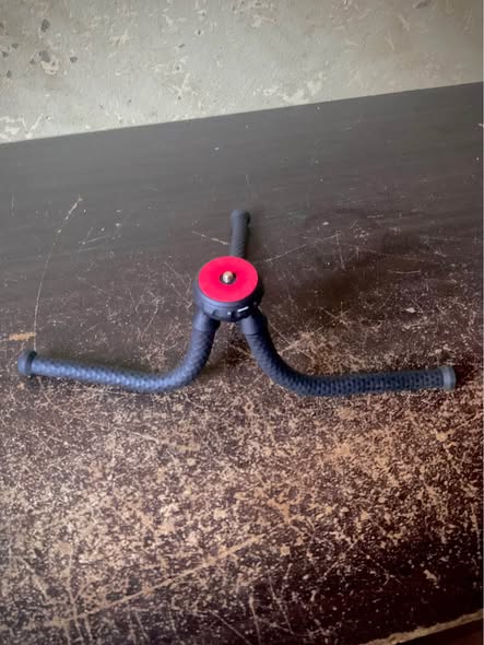 Camera Tripod (Phone Compatible) photo 4