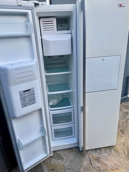 Icon Fridge photo 2