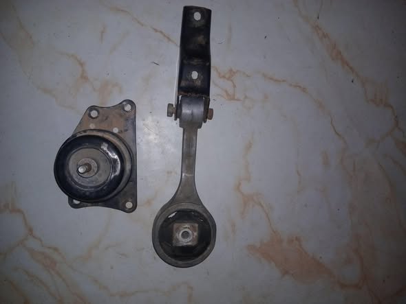 Vw Polo engine mounting second hand photo 2