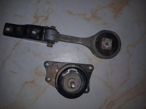 Vw Polo engine mounting second hand photo 3