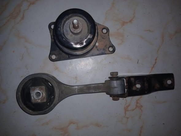 Vw Polo engine mounting second hand photo 1