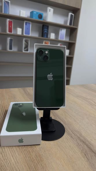 iPhone 13 photo 3