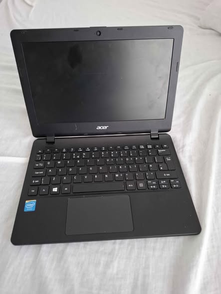 Accer laptop photo 1
