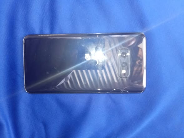 Samsung s10e photo 3
