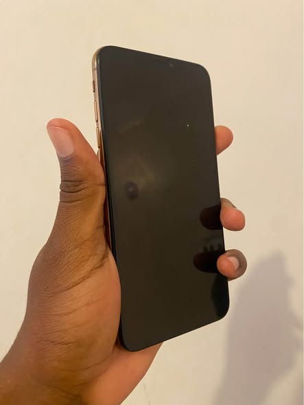 iPhone XS Max photo 3