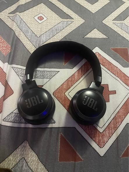 High quality sound JBL live 670NC photo 1