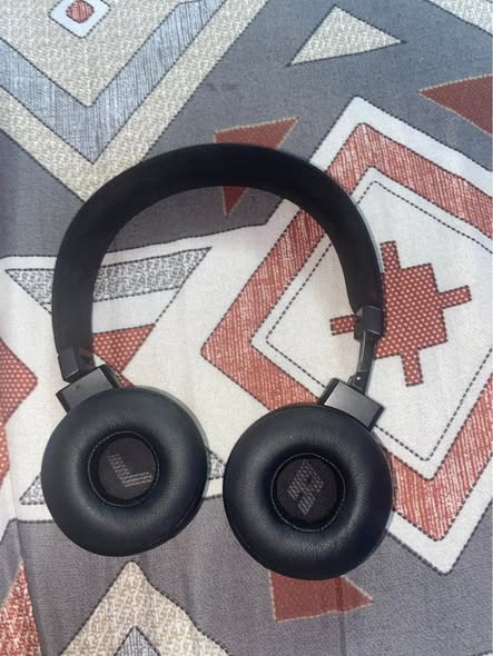 High quality sound JBL live 670NC photo 3