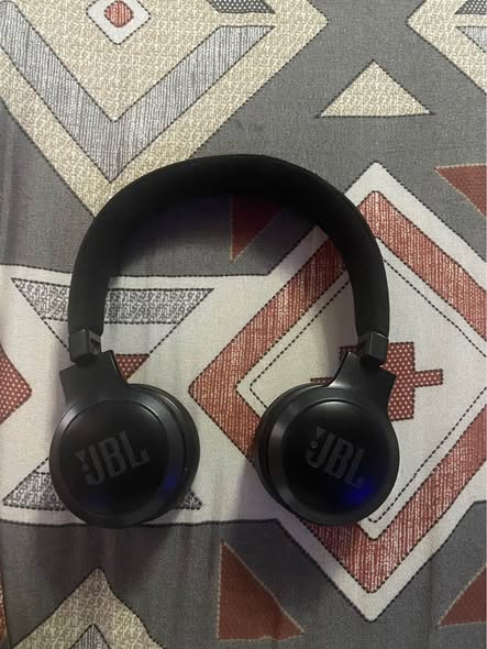High quality sound JBL live 670NC photo 2