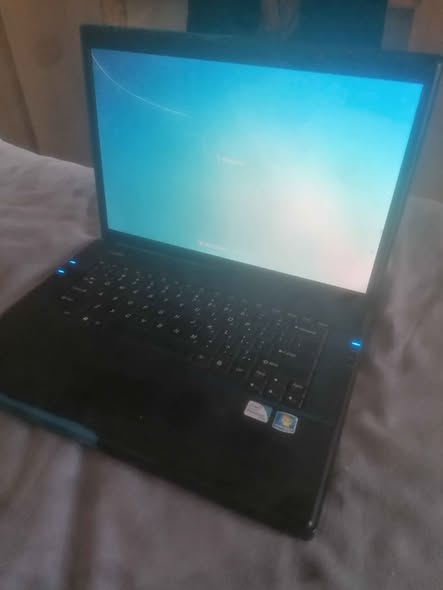 Lenovo laptop photo 3