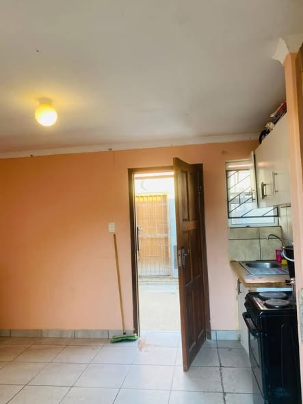 FLAT FOR SALE IN WALVIS BAY KUISEBMOND photo 1