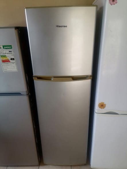 Hisense top freezer fridge photo 1