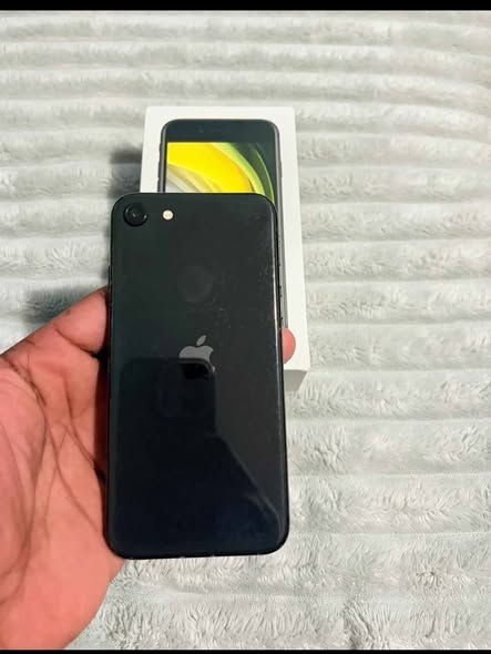 IPhone SE 128GB photo 1