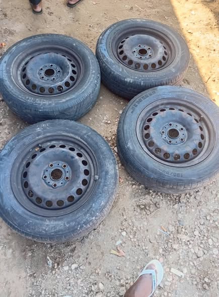 Second hand Tyres Size 195/65/R15 photo 2