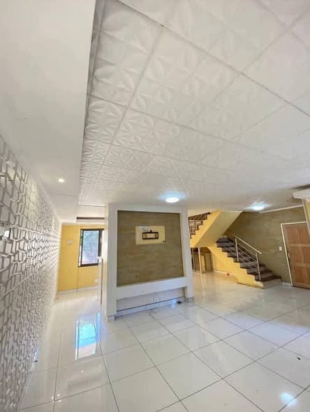 House for Sale, Hochland Park photo 4