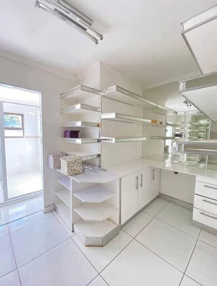 House for Sale, Hochland Park photo 5