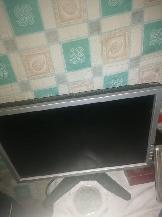 19" monitor photo 1