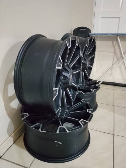 20" Toyota or Ford Ranger Rims photo 4