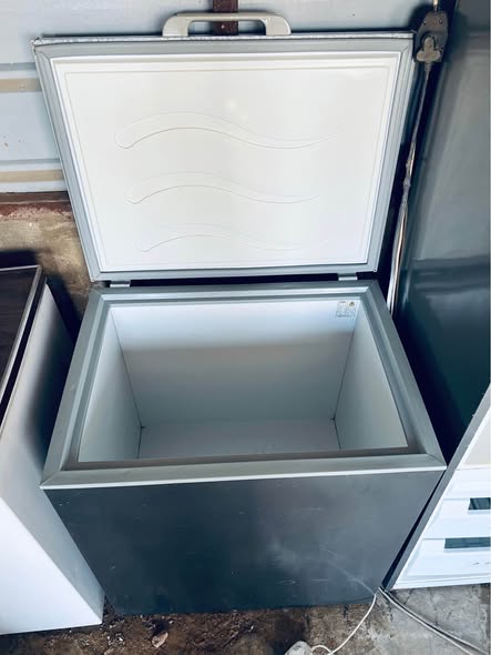Grey Defy 210 Liters Deep Freezer photo 3