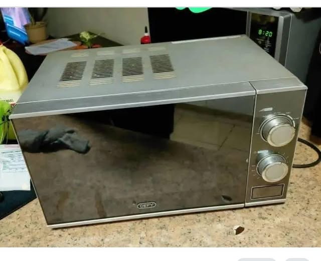 Defy Microwave photo 1