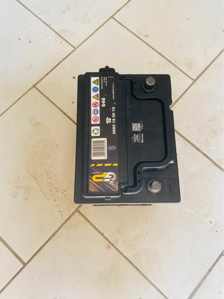 Car battery 646 two year weeks old photo 3