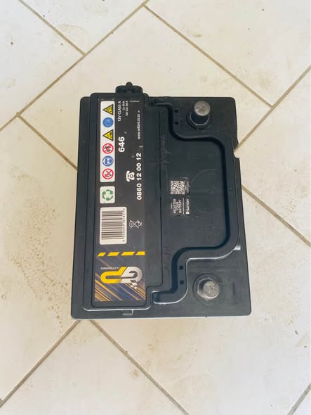 Car battery 646 two year weeks old photo 2
