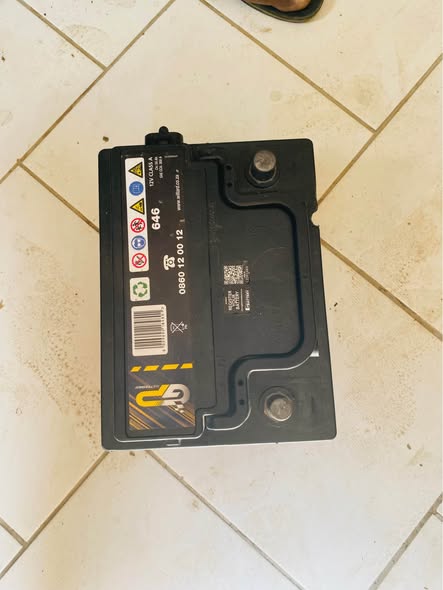 Car battery 646 two year weeks old photo 1