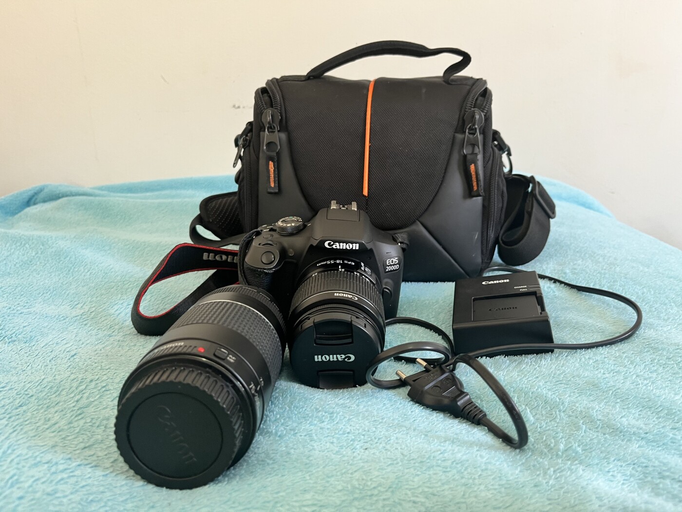 Canon 2000D camera photo 2