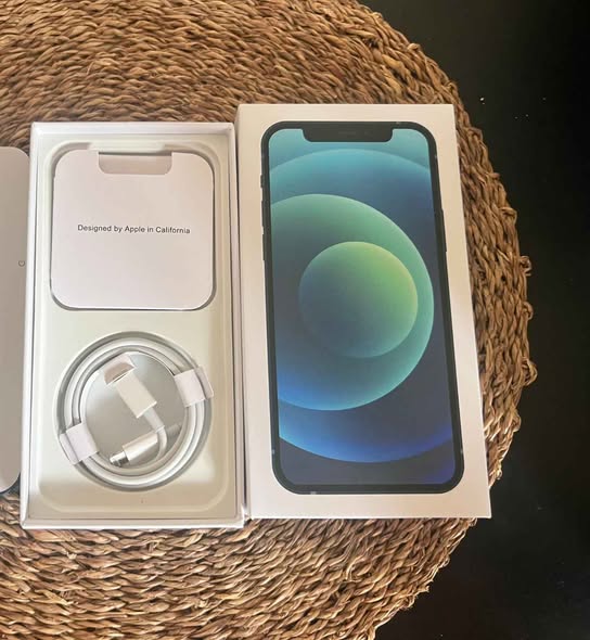 iPhone 12 (128 GB) photo 4
