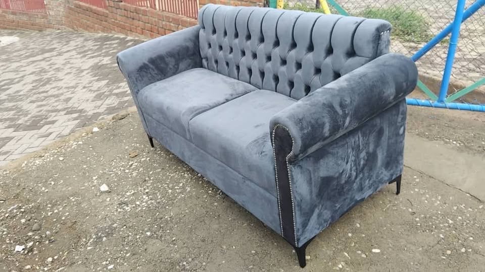 2 seater couch photo 1