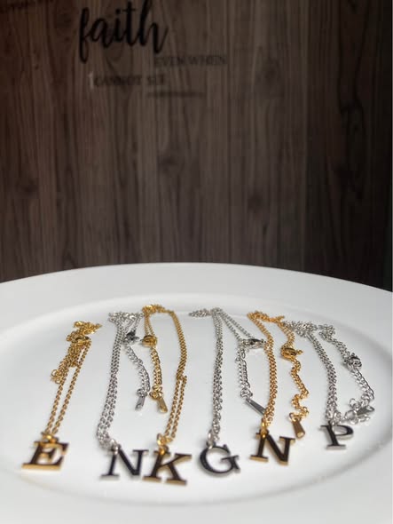 Initial necklaces photo 1