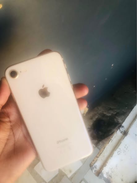 IPHONE 8  64gb photo 3