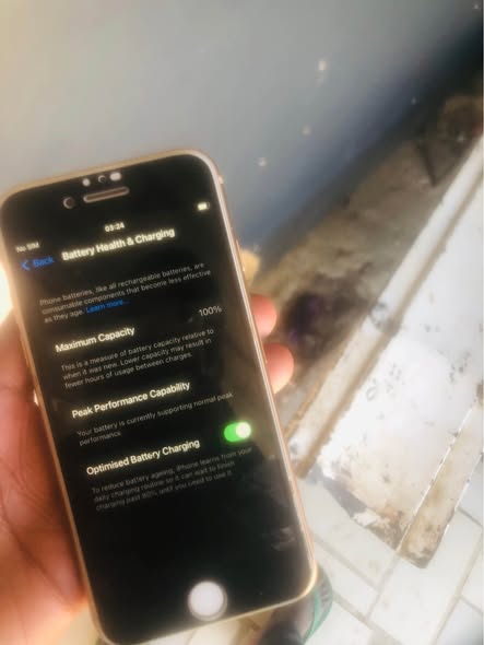 IPHONE 8  64gb photo 2