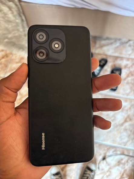Hisense E34 photo 1
