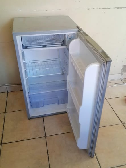 Mini bar fridge photo 2