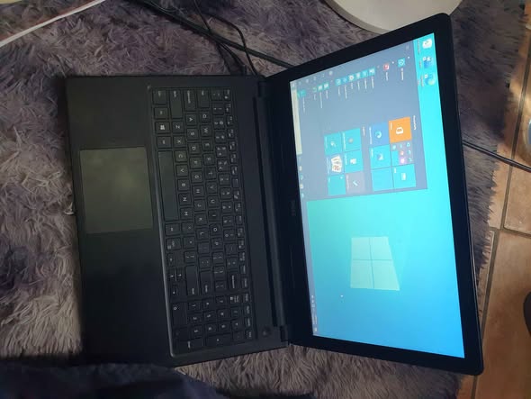 Dell laptop Core i5 7th gen photo 2