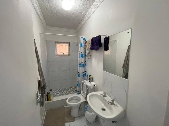 Flat for Sale- Otjomuise photo 3