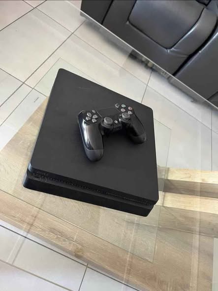 PLAYSTATION 4 SLIM 1TB photo 2