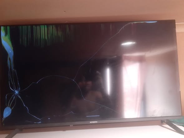 Skyworth TV photo 3