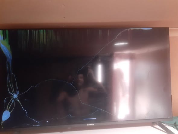 Skyworth TV photo 2