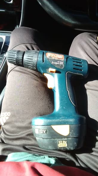 Cordless drill photo 3