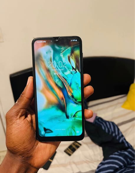 Samsung A20 photo 1