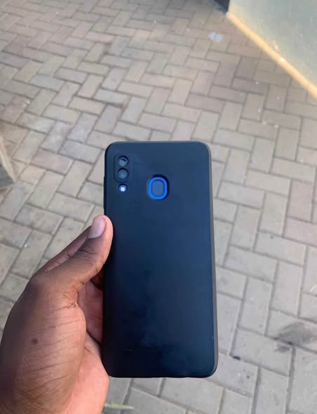 Samsung A20 photo 2