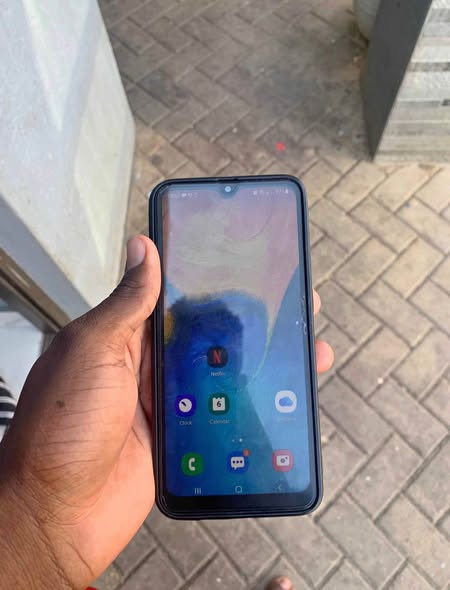 Samsung A20 photo 1
