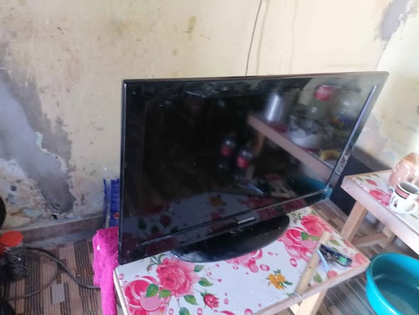 32 inch TV photo 2