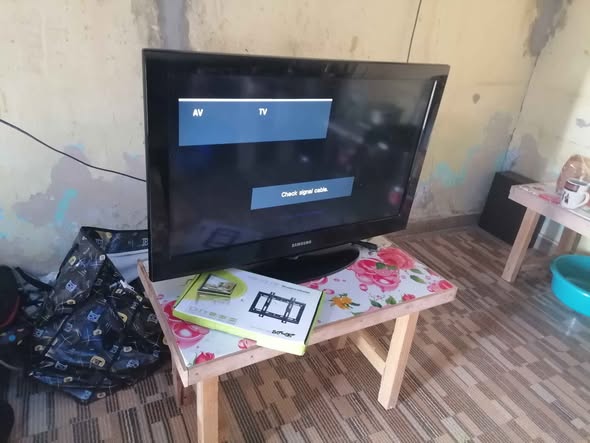 32 inch TV photo 1