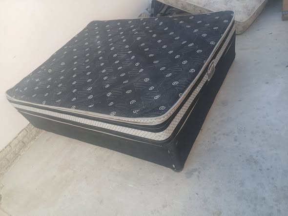 Queen bed photo 2