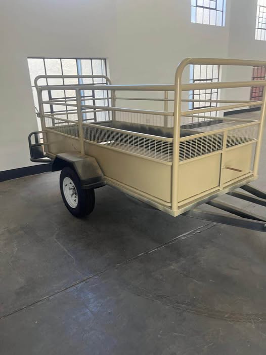 2.8m Round Tube Trailer photo 1